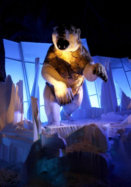 Iorek statue