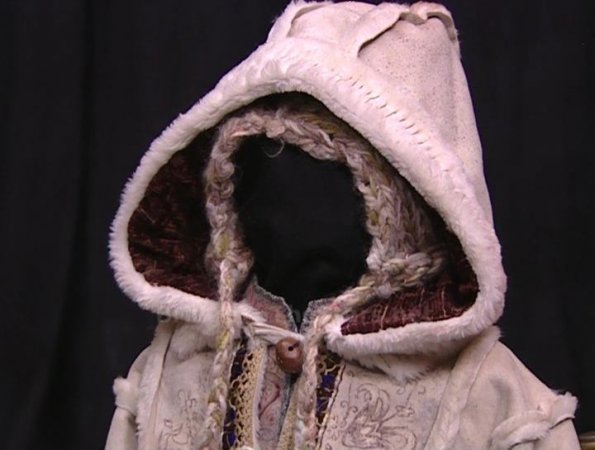Lyra's north outfit (close)