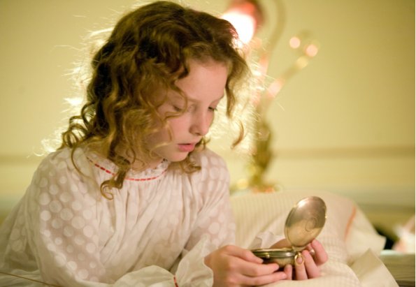 Lyra Consulting the Alethiometer