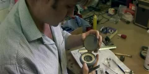 Alethiometer construction